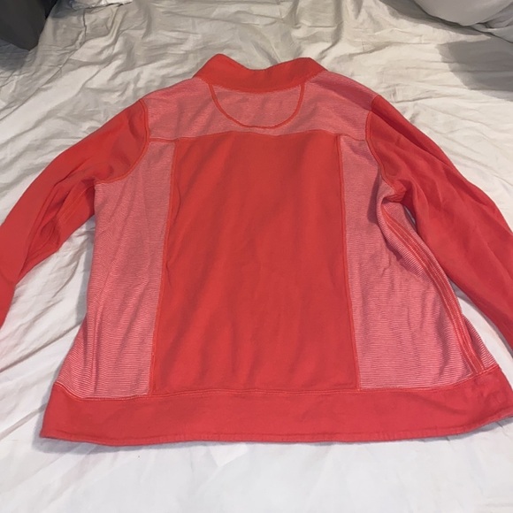 Tommy Bahama Pullover - Picture 4 of 4